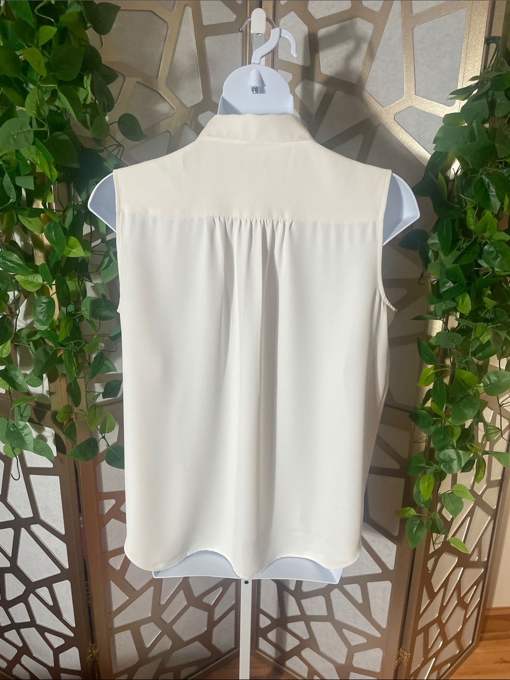 Ann Taylor Sleeveless Camp Shirt, Winter White, XL - Picture 3 of 6